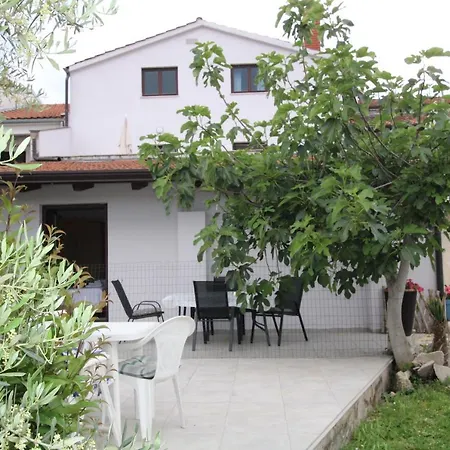 Apartments Gracia Funtana Exterior photo