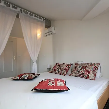 Apartments Gracia Funtana Exterior photo